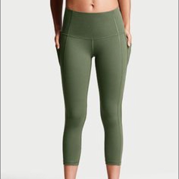Victoria's Secret Pants - Knockout by Victoria’s Secret Capri legging